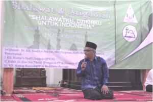 KH. Hadziq Mahbub memberikan sambutan pada acara Sholawat untuk Indonesia yang diselenggarakan Himpunan Keluarga Mahasiswa Alumni Tebuireng (HIKMAT) Jabodetabek, Jum'at (14/3/2014)