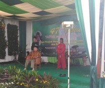 Gus Sholah saat memberikan mauidhah hasanah dalam acara Harlah ke-47 Yayasan Perguruan Islam EL-Nur El-Kasysyaf Bekasi Jawa Barat, Ahad (21/02/2016)