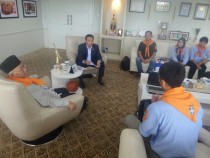 Gus Sholah mendampingi 10 delegasi Wandri bertemu dan berdiskusi bersama Menpora Imam Nahrawi, Rabu (03/01) di kantor Kemenpora Jakarta.