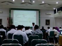 Guru-guru subrayon Tebuireng, Mojoangung, dan Sumobito tengah mengikuti workshop Education Management Information System (EMIS), Rencana Kerja Madrasah (RKM), dan Rencana Kerja Tahunan Madrasah, Kamis (06/10/2016)