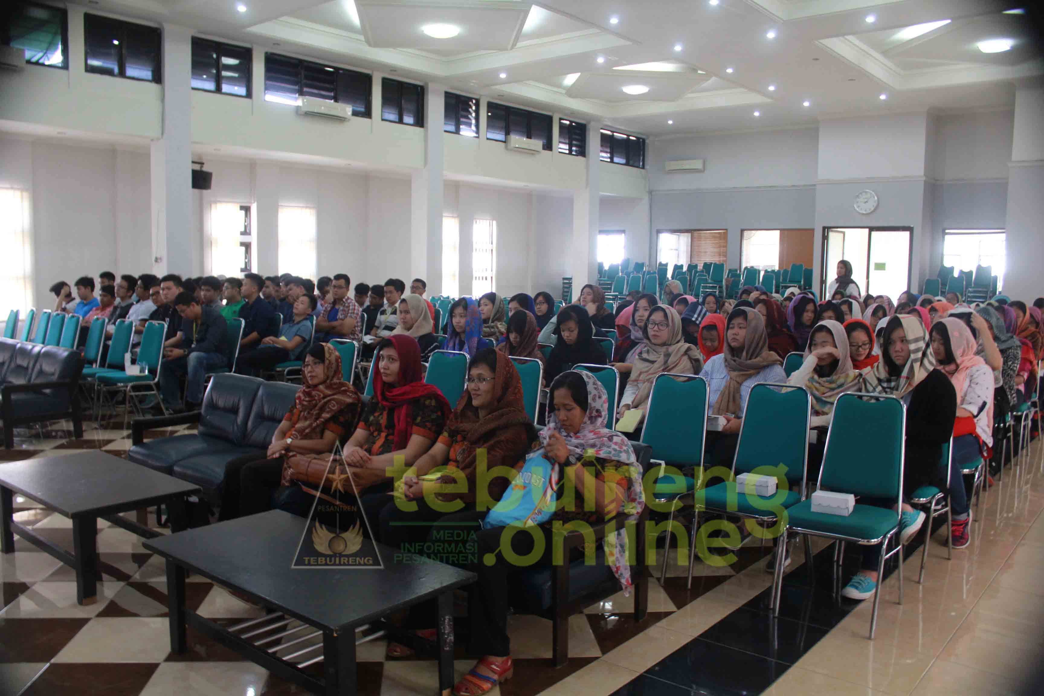 Siswa SMAK St. Louis Surabaya Belajar Kunci Toleransi di Tebuireng