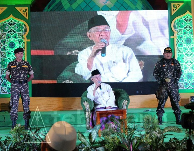 Pengasuh Pesantren Tebuireng KH. Salahuddin Wahid saat menjadi pembicara dalam Haflah Iktitamid Durus ke-12 Pondok Pesantren al Amin Mojokerto pada Sabtu (29/07/2017). (Foto: M. Masnun).