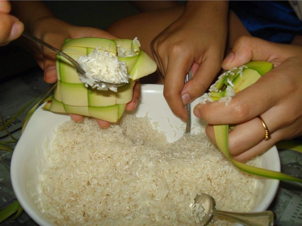 Membuat Ketupat Anti Gagal | Tebuireng Online