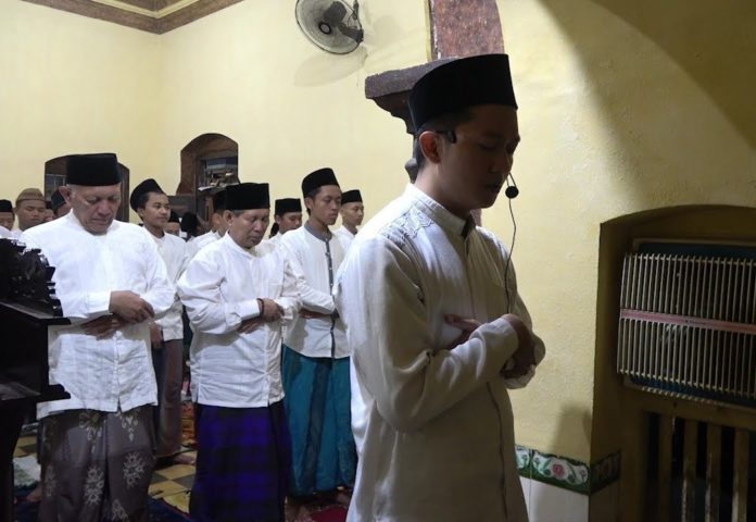 Adab Imam Membaca Zikir setelah Shalat