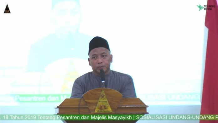 Gus-Fahmi-Sambutan-di-Sosialisasi-UU-Pesantren