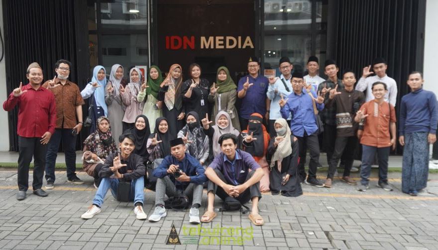 Tebuireng online studi banding ke IDN Media Surabaya