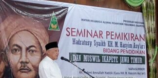KH. Abdul Hakim Mahfudz, Pengasuh Pesantren Tebuireng Jombang, saat membuka Seminar Pemikiran Hadratussyaikh KH. M. Hasyim Asy'ari di Bidang Pendidikan, Sabtu (3/12/2022).