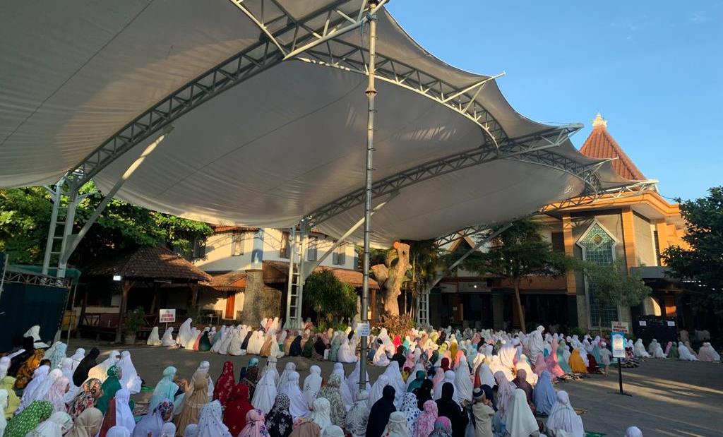 Sejumlah jamaah wanita yang mengikuti pelaksanaan shalat Idul Adha di Tebuireng