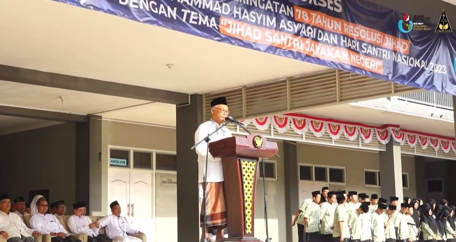 Gus Abdul Mughni saat menjadi pembina upacara peringatan HSN tahun 2023 Pesantren Tebuireng, Ahad (22/10/2023)