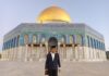 Drs. H. M. Muhsin Ks, M.Ag., saat berkunjung ke kompleks Masjidil Aqsa, Palestina.