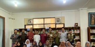 Sanggar Kapoedang Tebuireng menggelar penutupan sekolah menulis pada Jum’at (17/11/2023) di perpustakaan A Wahid Hasyim Tebuireng dengan diikuti 20 peserta.