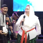 Mbak Inayah Wahid ikut tampil dalam pagelaran guyonan rakyat Guyon Maton Cak Percil CS dalam peringatan Haul Gus Dur 2023.