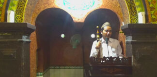 Khutbah jumat disampaikan oleh KH. A. Roziqi, Lc., M.H.I.