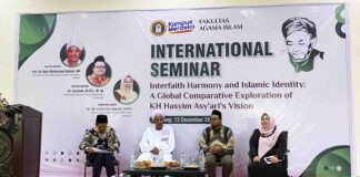 Seminar Internasional bertajuk “Interfaith Harmony and Islamic Identity: A Global Comparative Exploration of KH Hasyim Asy’ari Vision” diselenggarakan di lantai 3 gedung A Universitas Hasyim Asy’ari (Unhasy) pada Rabu (13/12/2023).