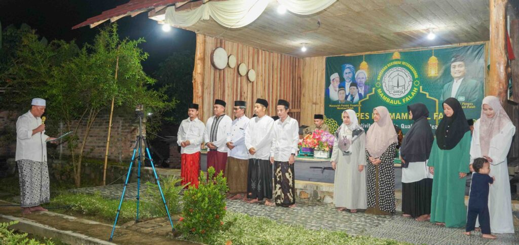Pengurus Ikapete Bawean Resmi Dilantik oleh Ketua Presnas Ikapete, di Pondok Pesantren Mambaul Falah Sukaoneng Tambak Bawean (03/03/2024) malam.