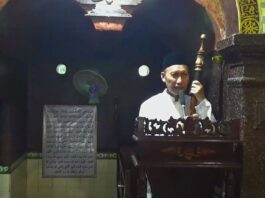 KH Amir Jamiluddin menjadi khatib jumat di masjid Pesantren Tebuireng