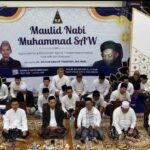 Pesantren Sains Tebuireng turut memperingati Maulid Nabi Muhammad SAW di masjid Salahuddin Al-Ayyubi Jombok, pada Kamis malam (19/09/2024) dengan mengangkat tema “Rasulullah Sang Pemimpin Agung Teladan Kepemimpinan yang Adil dan Bijaksana”. Foto: Albi