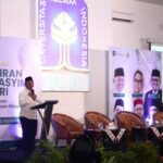Rektor Universitas Islam Indonesia (UII) Yogyakarta, Prof. Fathul Wahid, S.T., M.Sc., Ph.D atau kerap disapa Pak Fathul memberikan sambutan di acara Muktamar Pemikiran KH. Hasyim Asy’ari tentang Pesantren dan Pemberdayaan Masyarakat. Acara berlangsung di Auditorium Fakultas Ilmu Agama Islam (FIAI) Kampus UII Gedung KH. A. Wahid Hasyim pada Jum’at (20/9/2024). Foto: Seto
