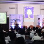 Universitas Islam Indonesia (UII) bersama Ikatan Keluarga Alumni Pesantren Tebuireng (IKAPETE) Daerah Istimewa Yogyakarta (DIY) menyelenggarakan Muktamar Pemikiran KH. Hasyim Asy’ari tentang Pesantren dan Pemberdayaan Masyarakat. Kegiatan ini dilaksanakan di Auditorium Fakultas Ilmu Agama Islam (FIAI) Gedung KH. A. Wahid Hasyim di Kampus Terpadu UII Jl. Kaliurang KM. 14,5, Sleman pada Jum’at (20/09/2024). Foto: Seto