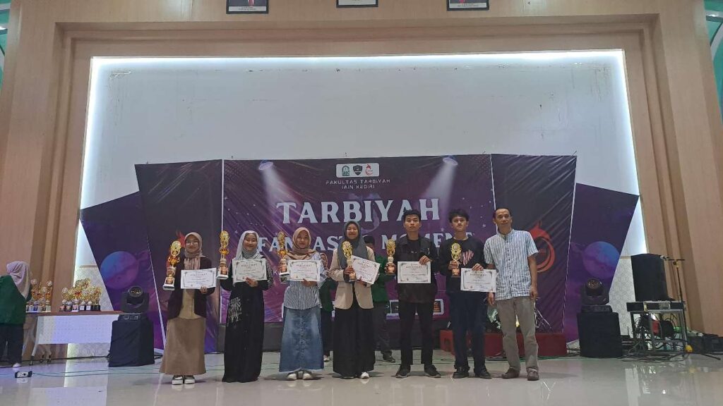 Mahasantri Ma’had Aly Tebuireng, Nurul Widad, berhasil memenangkan Lomba Puitisasi Terjemah al-Quran dalam Olimpiade Tarbiyah Fantastic Moments yang diadakan oleh IAIN Kediri.