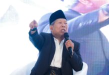 Situs Langit dan Strategi Bumi: Kisah Heroik Kiai Wahab dan Kiai Nursalim Jombang Dr. KH. Ahmad Musta’in Syafi’i M.Ag., Ketua Dewan Masyayikh Pesantren Tebuireng di Mukatamar ll Pemikiran KH. M. Hasyim Asy’ari dengan tema “Aktualisasi Pemikiran Hadratussyaikh KH. M. Hasyim Asy’ari untuk Indonesia Maju pada Jumat (4/10/2024). Foto: Ayong