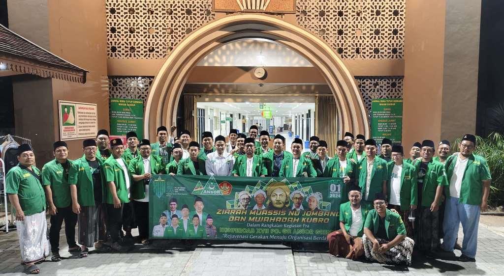 Gerakan Pemuda (GP) Ansor Cabang Gresik melakukan giat ziarah muassis dan penggerak NU Jombang, Selasa malam (01/10/2024). Foto: Hoo