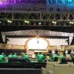 Dies Natalis yang ke-70, Universitas Airlangga (UNAIR) Program Pascasarjana bekerjasama dengan Pesantren Tebuireng menggelar Pagelaran Wayang Kiai bersama dalang muda dari Kabupaten Blitar Ki Cahyo Kuntadi, didampingi Sinden Nyi Sukses Rahayu, serta bintang tamu yang merupakan Dalang Senior yaitu Ki Sukron Suwono, Sabtu (2/11/2024).