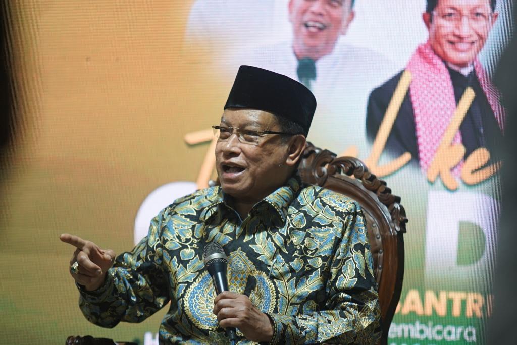 KH. Said Aqil Siroj, MA. dalam mauidhoh hasanahnya pada puncak Haul ke-15 KH. Abdurrahman Wahid (Gus Dur) membuka dengan penyampaian salah satu pengalaman berkesannya ketika bersama Gus Dur, Ahad (23/12/2024). Foto: tebuireng.online