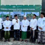Rangkaian kegiatan peringatan Harlah ke-102 Nahdlatul Ulama (NU) Majelis Wakil Cabang Nahdlatul Ulama (MWCNU) Dukun dimulai dengan giat Ngaji Ekonomi bersama Numani (Numani Bakery) Seminar Suscatin (LKKNU), Pengobatan Gratis (Klinik Annahdlah), Lailatul Hadrah (Ishari), Khatmil Qur'an Bil Ghoib (JQHNU). Puncak acara peringatan Harlah ke-102 NU yang diselenggarakan oleh MWCNU Dukun dengan mengusung tema," Bekerja Bersama Untuk Penguatan Ekonomi Serta Mengokohkan Semangat Jam'iyyah Di MWCNU Dukun" terpusat di Aula KH Muhammad Hasyim Asy'ari MWCNU Dukun, Jalan Raya Mojopetung 09 Dukun Gresik, pada Ahad (26/01/2025). Foto: Hoo