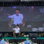 KH Musta'in Syafi'i saat memberikan tausiyah di acara Pagelaran dan Pameran Sains yang diadakan oleh SMP Sains Tebuireng, Sabtu (1/2/2025). Foto : Albi