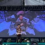 Ustadz Choirul Anam selaku Kepala Sekolah SMP Sains Tebuireng saat menyampaikan sambutan di acara Pagelaran dan Pameran Sains, Sabtu (2/2/2025). Foto: Albi