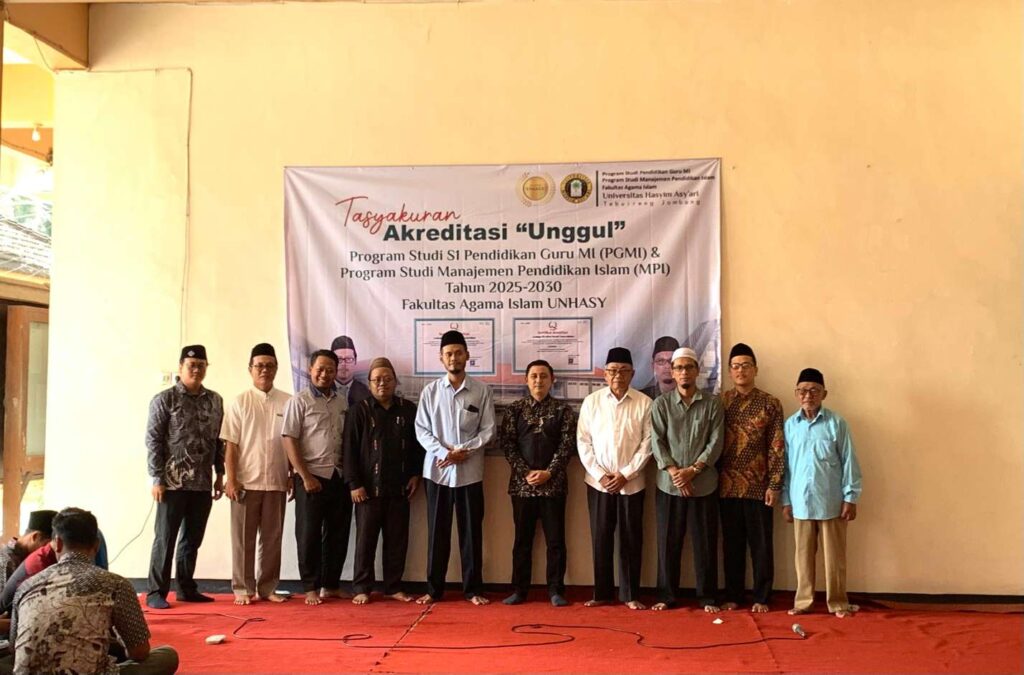 Sejumlah dosen FAI Unhasy yang hadir di acara tasyakuran akreditasi unggul prodi PGMI dan MPI Unhasy, Rabu (25/06/2025). Foto: Ilvi