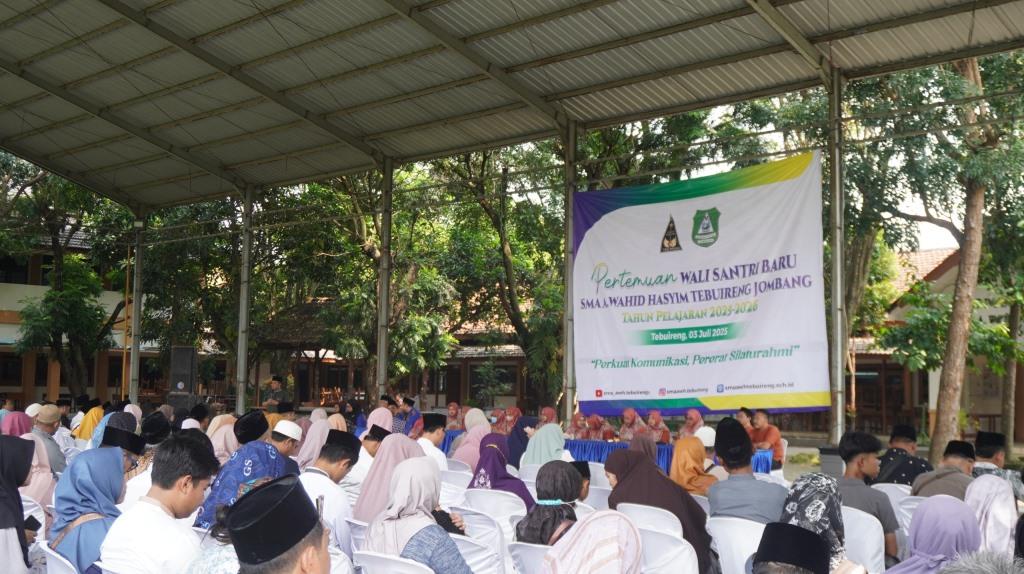 Suasana silaturahmi antara wali santri baru dengan jajaran guru SMA AWH, Kamis (3/7/2025). Foto: Ifa