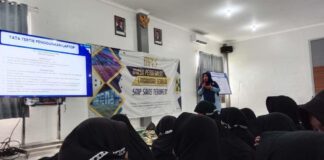 Penyampaian materi di kegiatan MPLS SMP Sains Tebuireng, Rabu (9/7/2025). Foto: Aulia