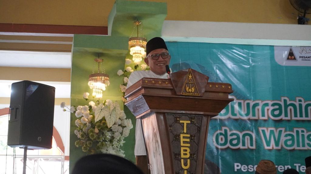 KH. Abdul Hakim Mahfudz saat memberikan sambutan di silaturahmi dengan wali santri baru, Kamis (3/7/2025). Foto: Ifa