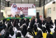 Gus Mirza menjelaskan tentang ketebuirengan di acara MOSBA yang dilaksanakan di Pondok Putri Pesantren Tebuireng, Ahad (6/7/2025). Foto: Ilvi