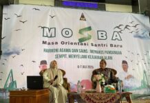 KH. A. Roziqi saat menyampaikan materi tentang prinsip Tebuireng yang tertuang dalam BERKAH, Senin (7/7/2025). Foto: Pewarta