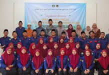 Mahasiswa prodi PBA S1 dan S2 UNHASY menggelar tasyakuran bersama dengan para dosen, Senin (7/7/2025). Foto: Nabila