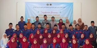 Mahasiswa prodi PBA S1 dan S2 UNHASY menggelar tasyakuran bersama dengan para dosen, Senin (7/7/2025). Foto: Nabila