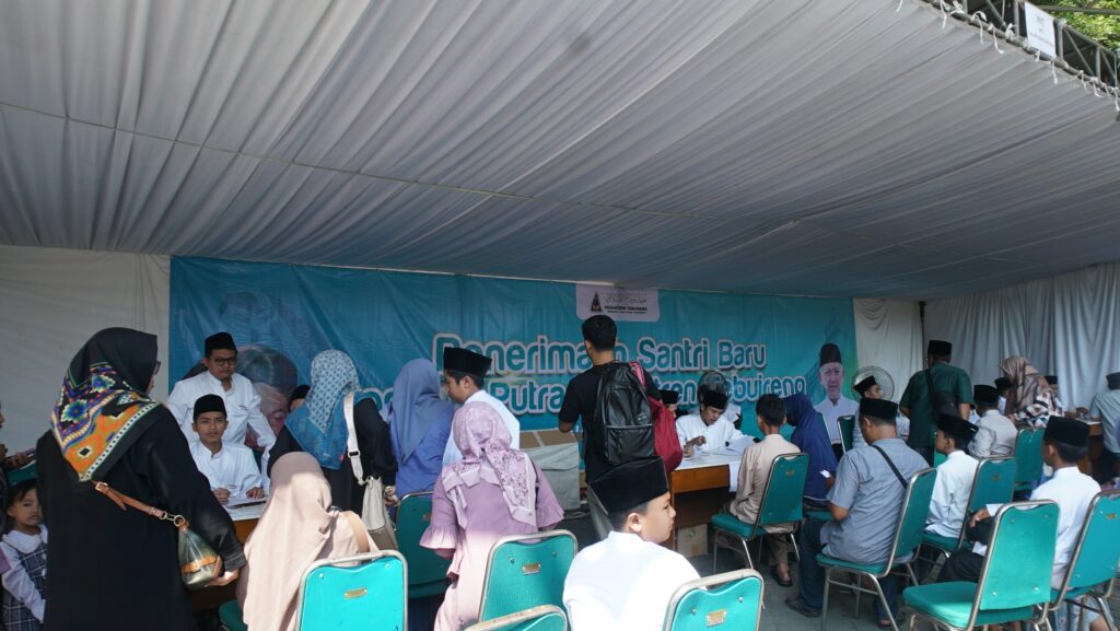 Dokumentasi kedatangan santri baru di Pesantren Tebuireng, Rabu (02/07/2025). Foto: TO