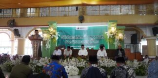 KH. Abdul Ghofar, Sekretaris Utama Pesantren Tebuireng saat menyampaikan laporan di momen silaturahmi dengan wali santri, Kamis (3/7/2025). Foto: Bakhit