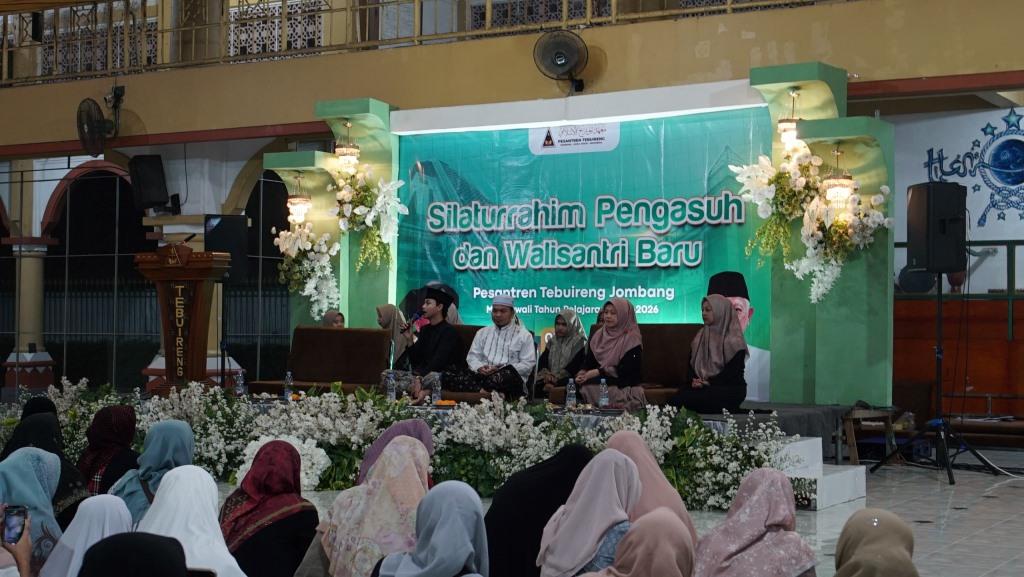 Muhammad Dzannuroin Aldivano, atau yang akrab disapa Gus Ivan saat menyampaikan sambutan di silaturahmi wali santri Pondok Putri Pesantren Tebuireng, Rabu (2/7/2025). Foto: Ifa