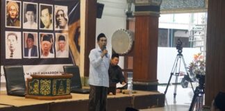 Ustadz Ahmad Faozan saat menyampaikan materi pembentukan karakter dan kesadaran lingkungan, Sabtu (6/7/2025). Foto: panitia MOSBA