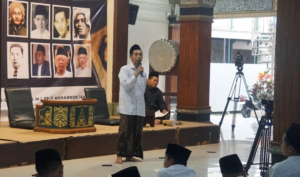 Ustadz Ahmad Faozan saat menyampaikan materi pembentukan karakter dan kesadaran lingkungan, Sabtu (6/7/2025). Foto: panitia MOSBA
