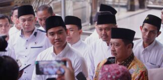 Kaesang Ziarah ke Makam Gus Dur, Dapat Pesan Kebangsaan dari Kiai Kikin