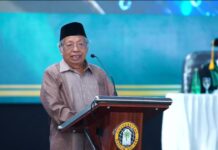 Prof. Dr. H. Imam Suprayogo saat memberikan sambutan di acara Wisuda Sarjana UNHASY ke-9 & ke-34 dan Magister FAI UNHASY ke-23 UNHASY, Sabtu (9/8/2025). Foto: unhasy