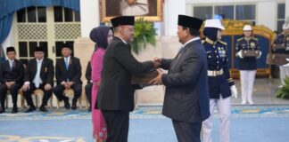 Dari Pesantren ke Istana: Sepak Terjang Kiai Yusuf Hasyim Raih Bintang Mahaputra