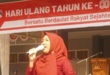 Mengenal Bu Dwi Sosok Guru yang Memiliki Suara Merdu dan Multitalenta