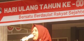 Mengenal Bu Dwi Sosok Guru yang Memiliki Suara Merdu dan Multitalenta