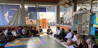 Bu Nyai Lelly Lailiyah Hakim Mengedukasi Pengurus Pesantren Soal Sampah